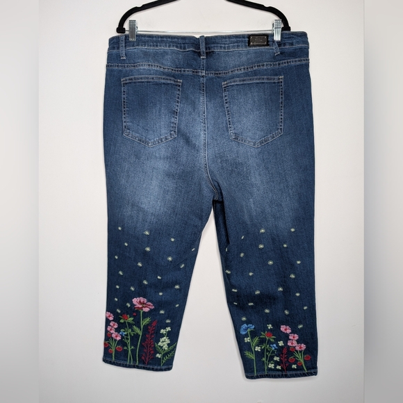 Earl Jeans Blue Floral Embroidered Cropped Jeans - Picture 3 of 7